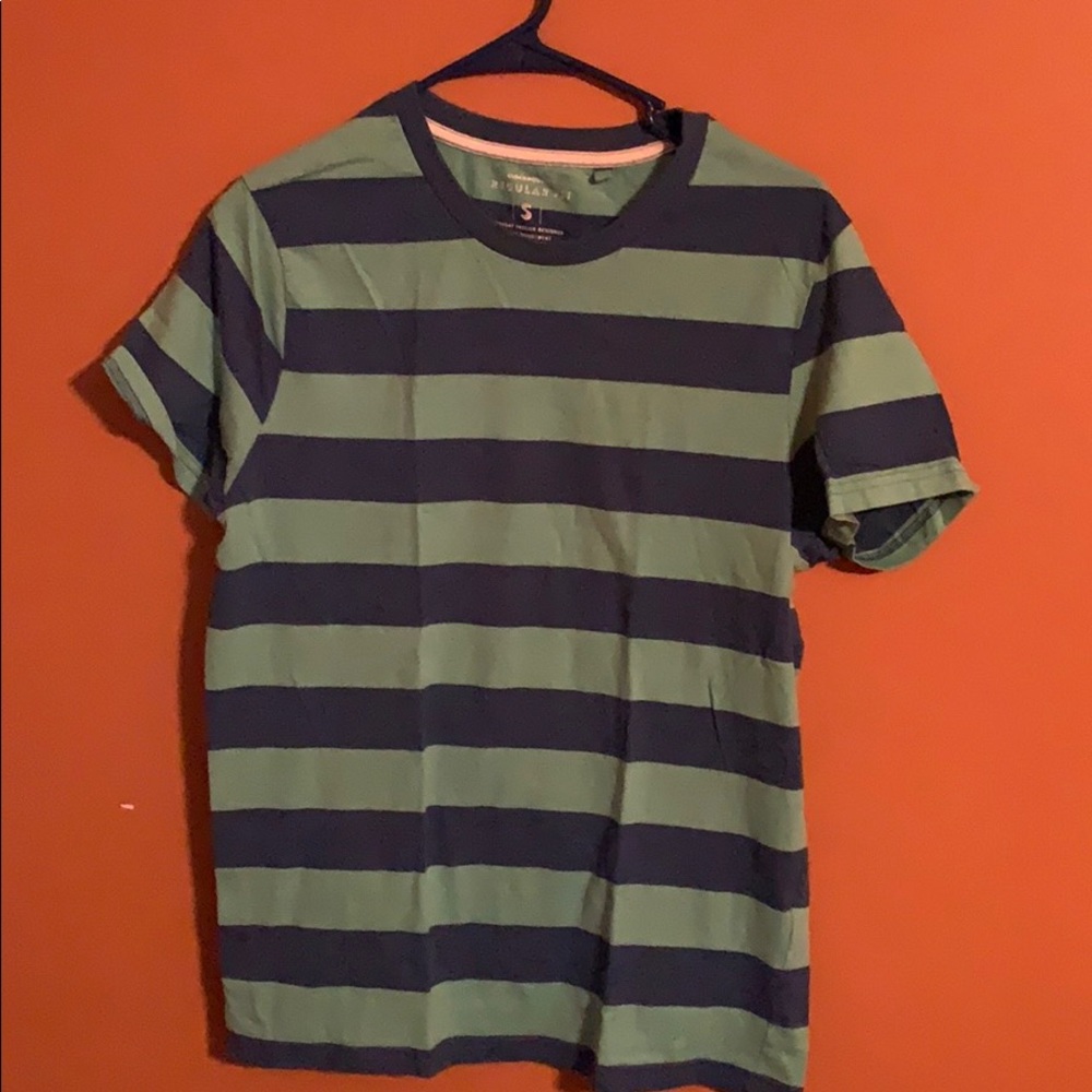 Old navy tee